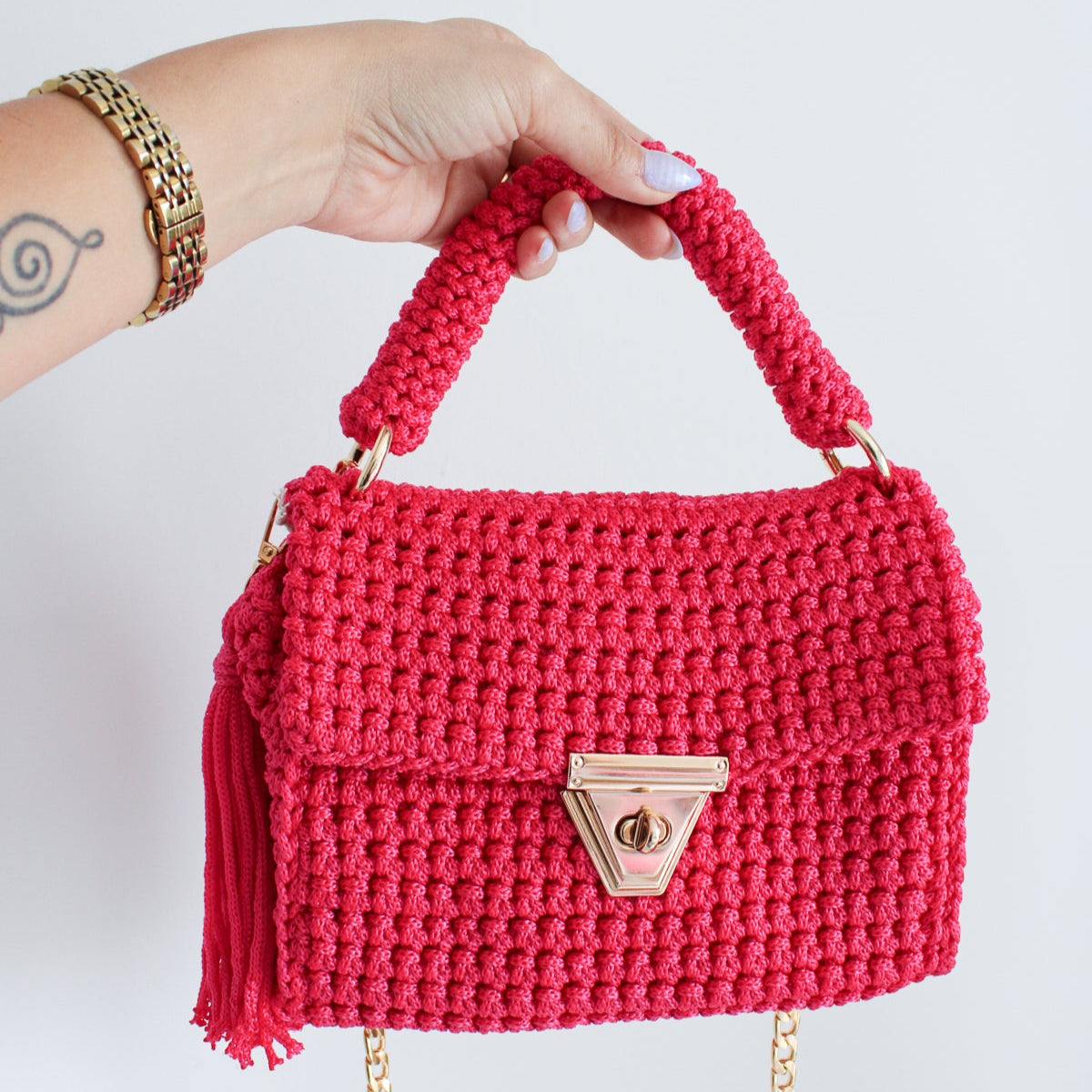 Handmade Hot pink fuscia handbag. Crochet purse vivid color. Crochet artisanal stylish purse made by hand