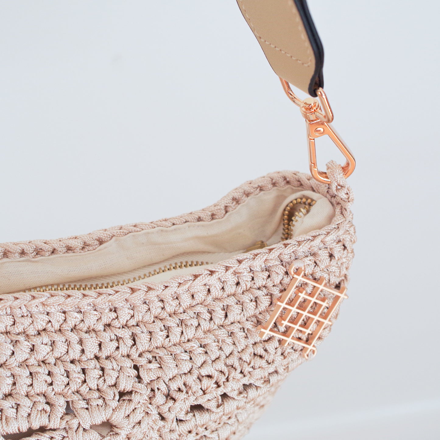 Beige crochet crossbody bag. This sling bag is handmade with granny square design. Crochet handmade fanny pack