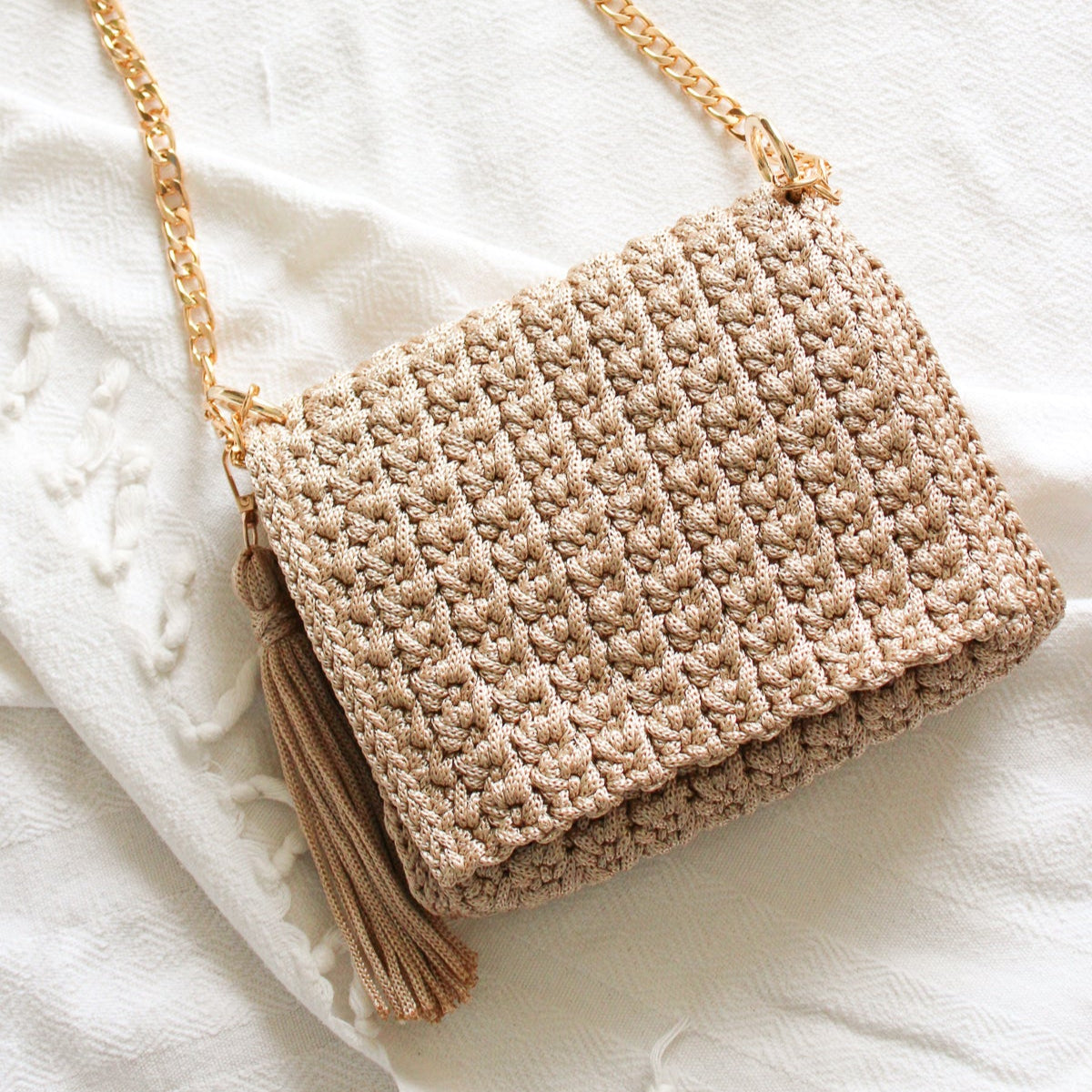 Handmade crochet bag. artisan made stylish crochet bag for her. Magnetic closure and gold chains for crossbody or shoulder looks.