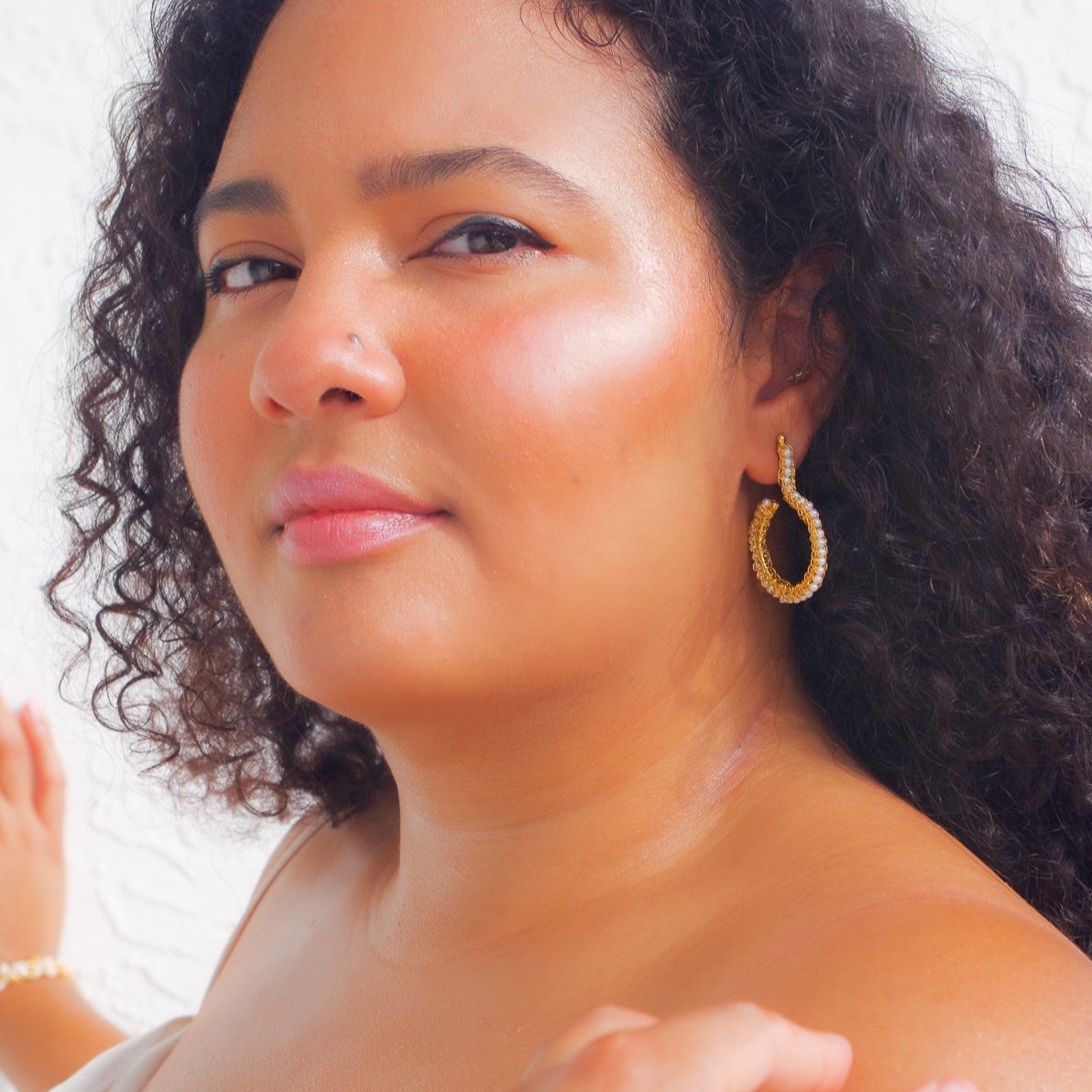 Geometric hoop earrings. Handmade crochet 18 karat gold filled copper wire. Super lightweight earrings with white beads