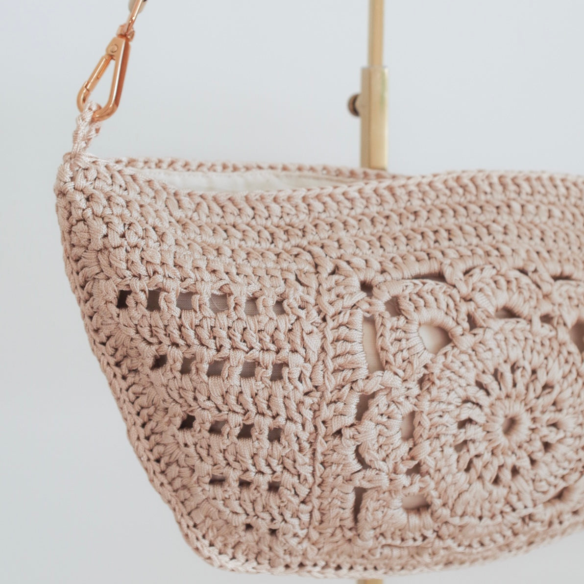 Beige crochet crossbody bag. This sling bag is handmade with granny square design. Crochet handmade fanny pack