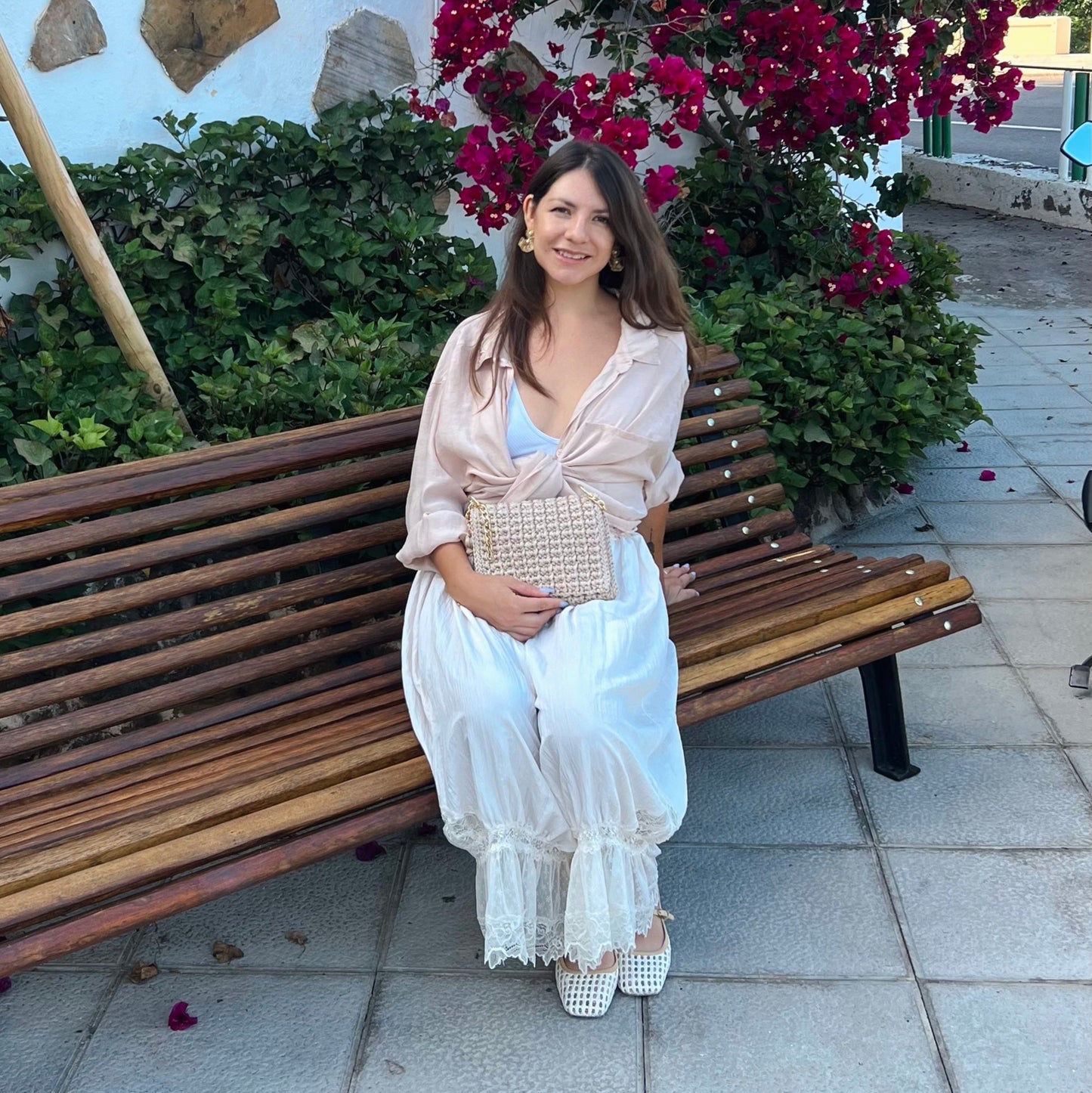 Handmade crochet bag. artisan made stylish crochet bag for her. Magnetic closure and gold chains for crossbody or shoulder looks.