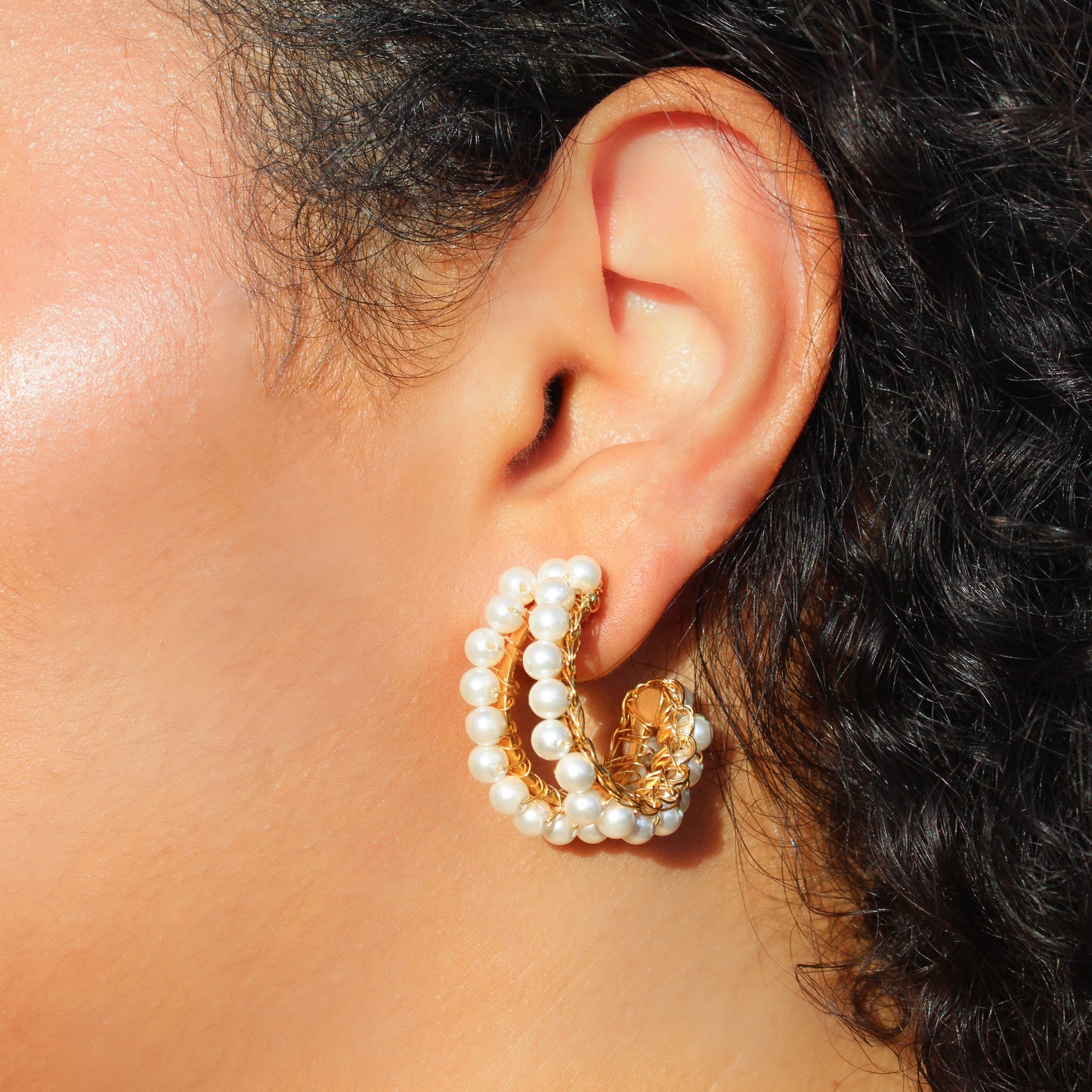 Lightweight Chunky hoops with pearls. Handmade crochet beaded earrings - Gold Chunky hoop earrings - versatile accessories