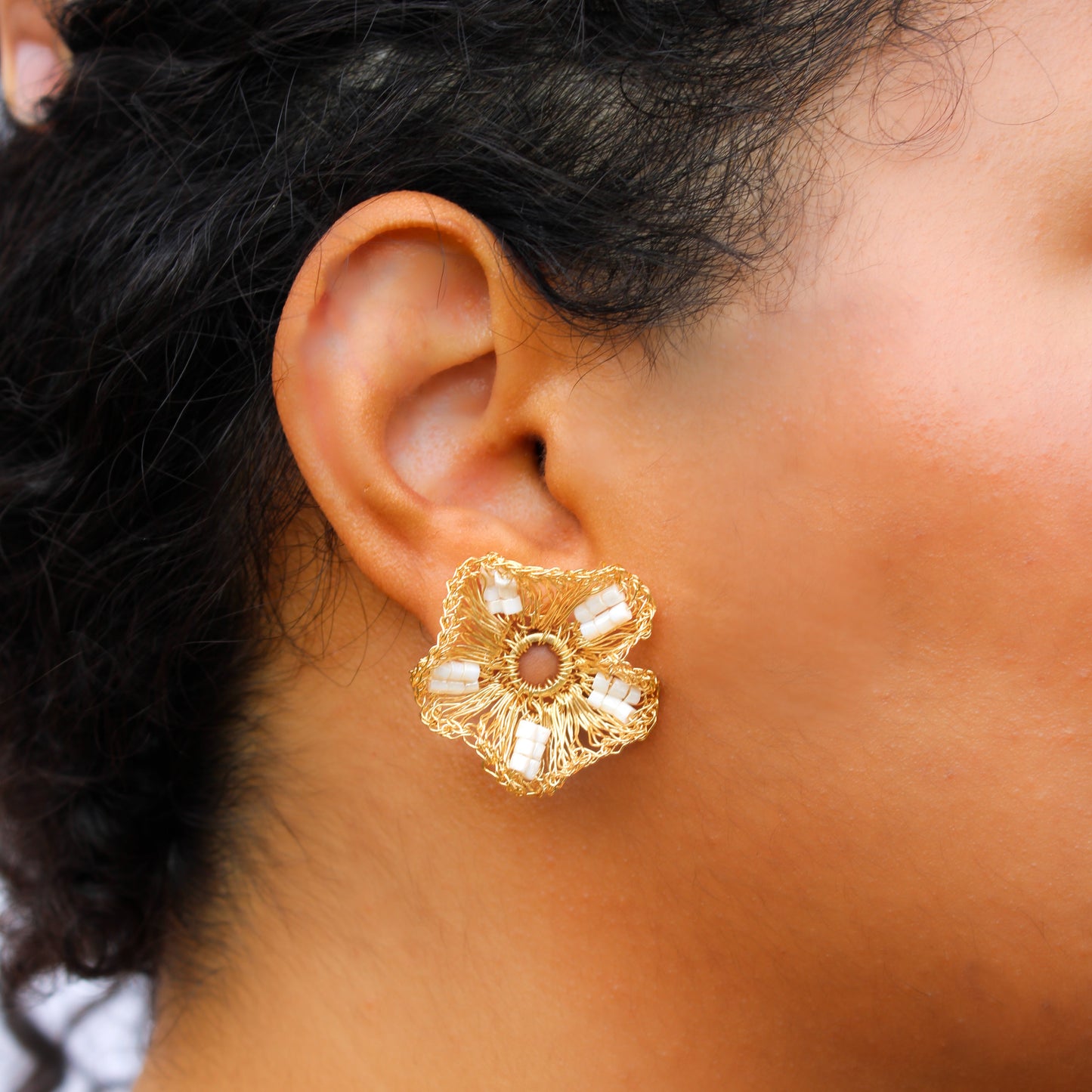 Mini Ruffled crochet post and clip white beaded earrings. 18 karat gold filled copper wire, Handmade crochet flower gold earrings