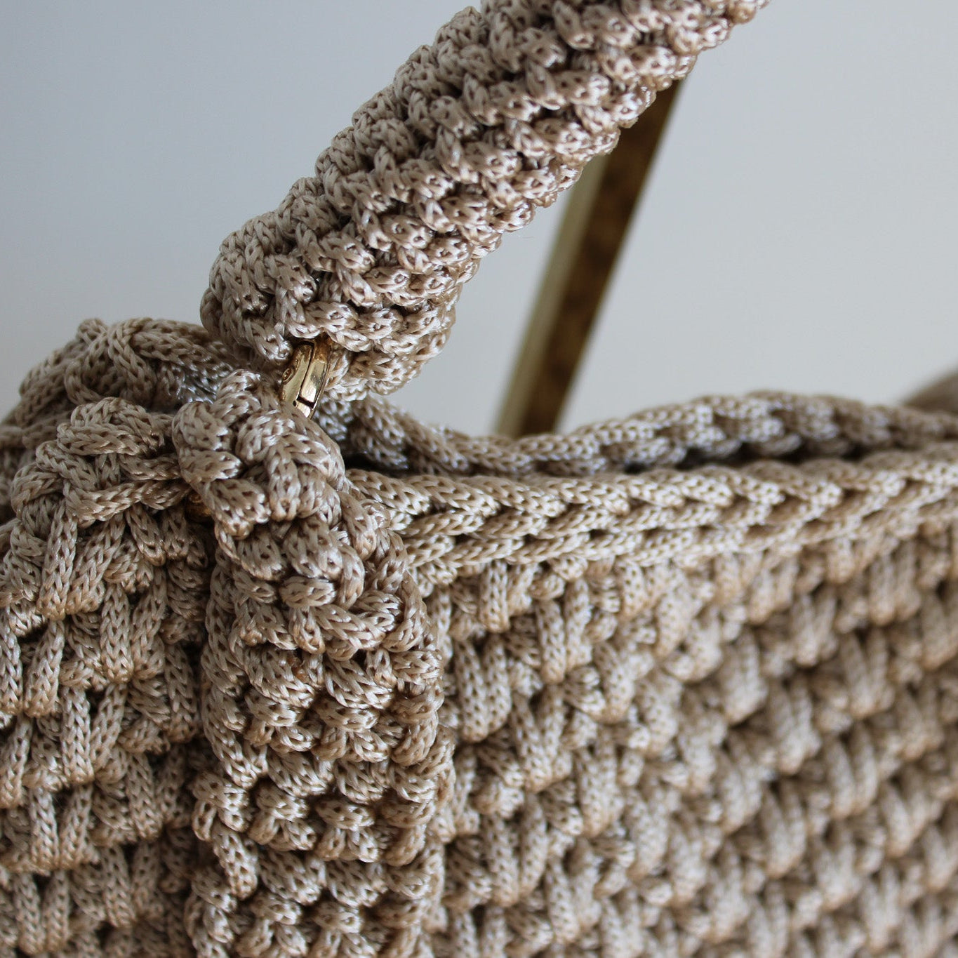Handmade luxury crochet purse. Handmade bag for her. Light pearl crochet textured handbag with crochet strap. crossbody or shoulder bag. Handmade purse close up