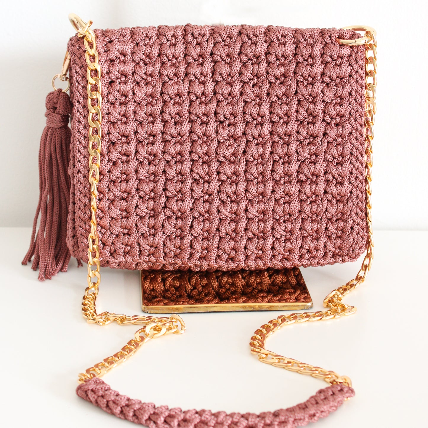 Handmade crochet bag. artisan made stylish crochet bag for her. Magnetic closure and gold chains for crossbody or shoulder looks.