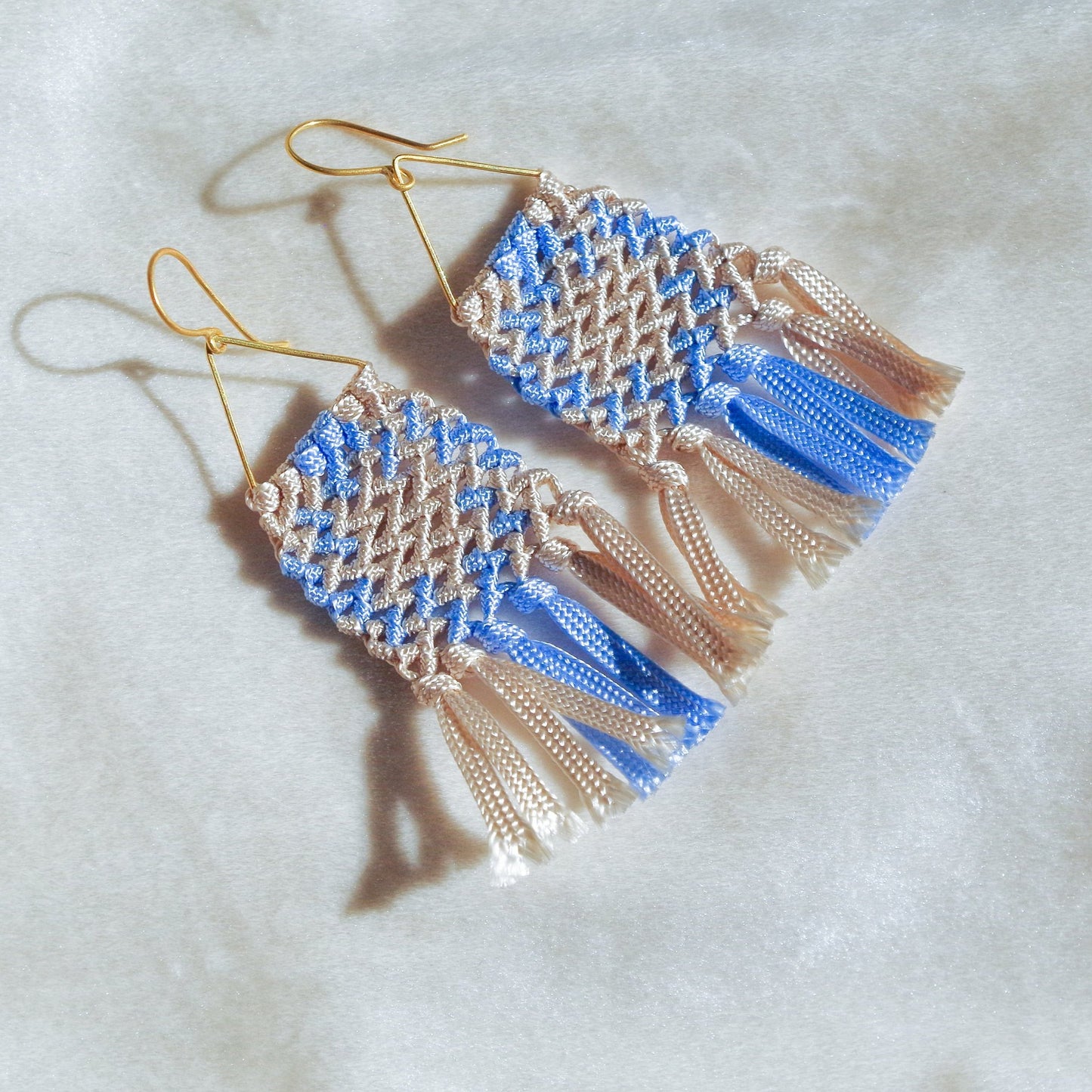 Macrame earrings with fringe. Gold plated hook earrings won’t cause any allergies nor rust with time. Beige and baby blue handmade macrame earrings
