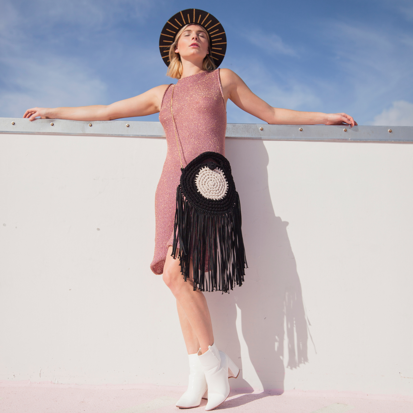 Rounded crossbody bag with fringes and chain strap. Crochet and macrame round bag. Boho Style. Includes lining and zipper.