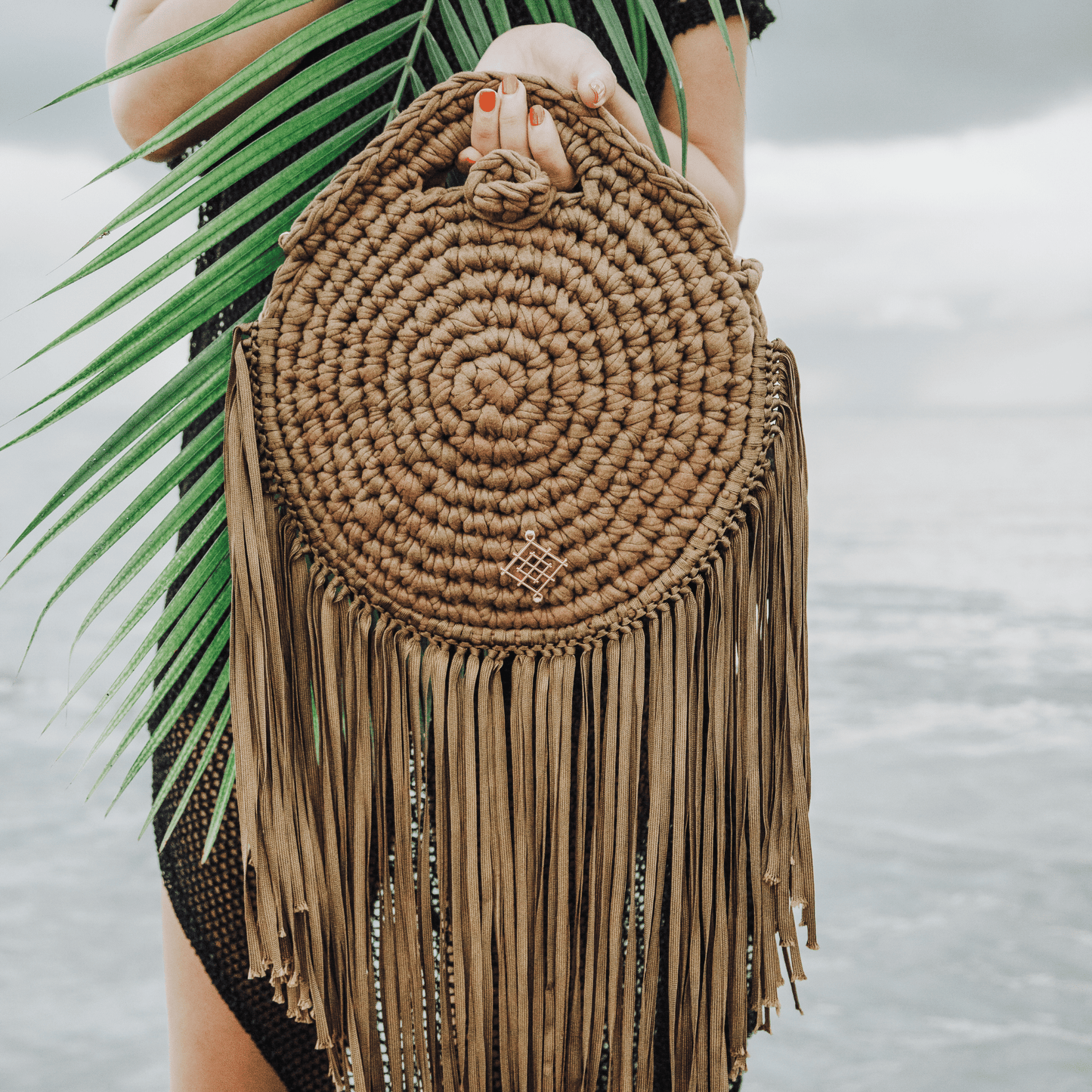 Rounded crossbody bag with fringes and chain strap. Crochet and macrame round bag. Boho Style. Includes lining and zipper.