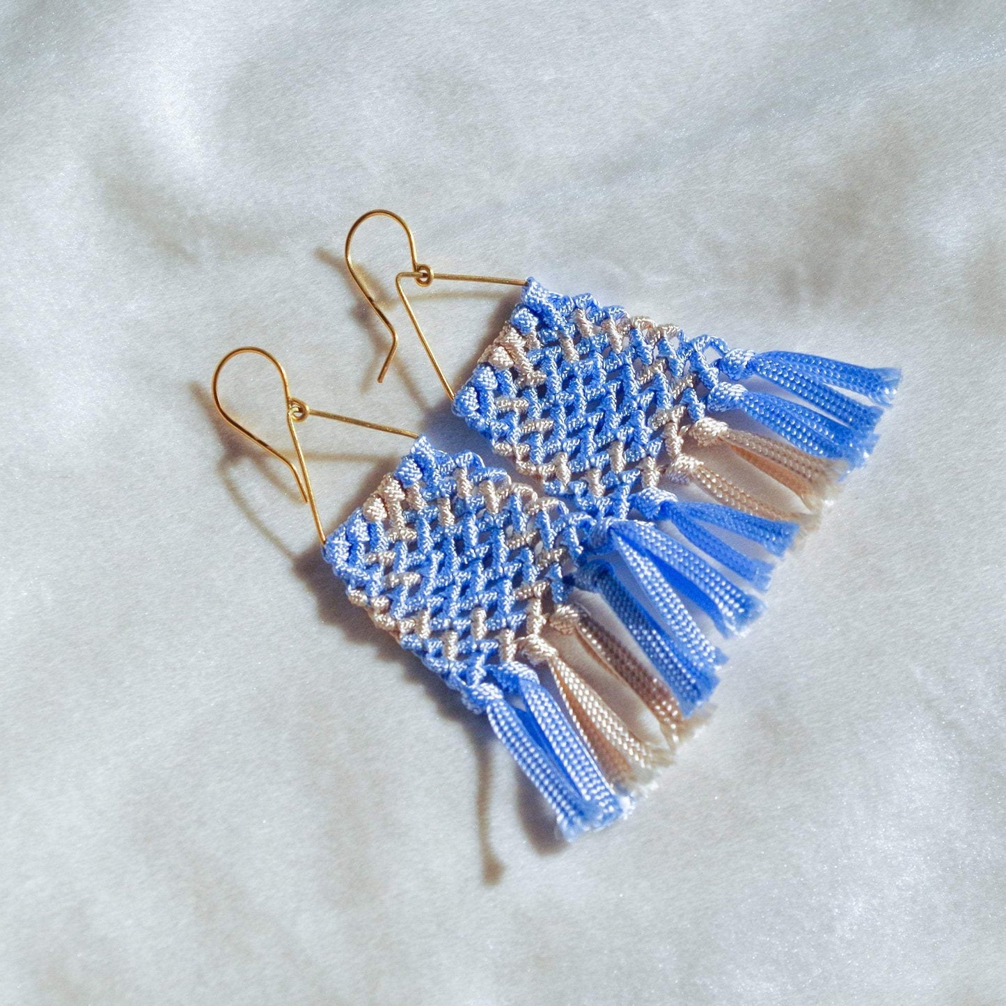 Macrame earrings with fringe. Gold plated hook earrings won’t cause any allergies nor rust with time. Beige and baby blue handmade macrame earrings