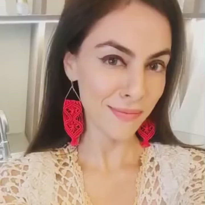 Macrame flower pattern earrings. Gold plated hook earrings won’t cause any allergies nor rust with time. Orange handmade macrame long earrings