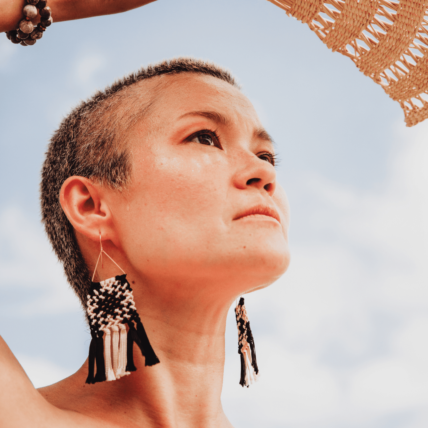 Macrame earrings with fringe. Gold plated hook earrings won’t cause any allergies nor rust with time. Black and white macrame earrings