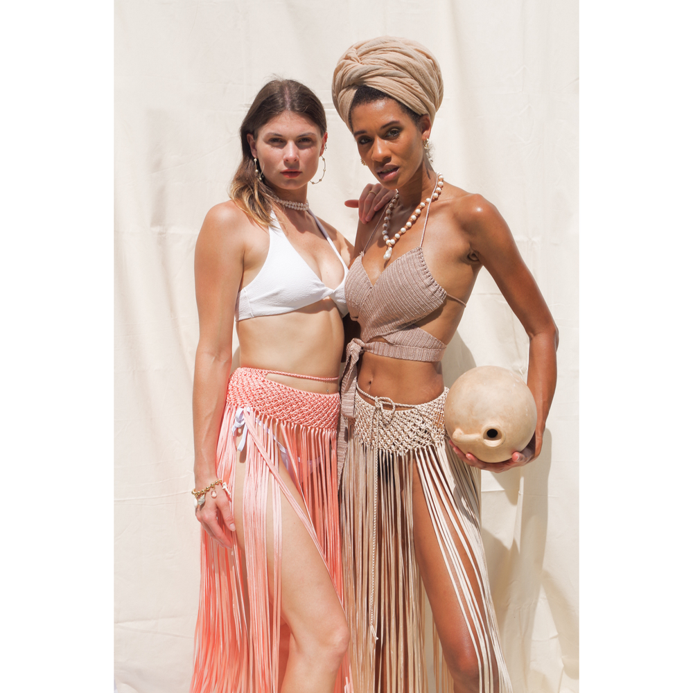 
                      
                        Anya Macrame Skirt or Beach Cover Up with tassels. One size fits all. Weaving width: 3" in Fringe length: 26" in approx. Tie Closure. Colors: Beige, Caramel, Black, Gold, Dusty Pink or Sage Green. Ethically made in Bolivia
                      
                    