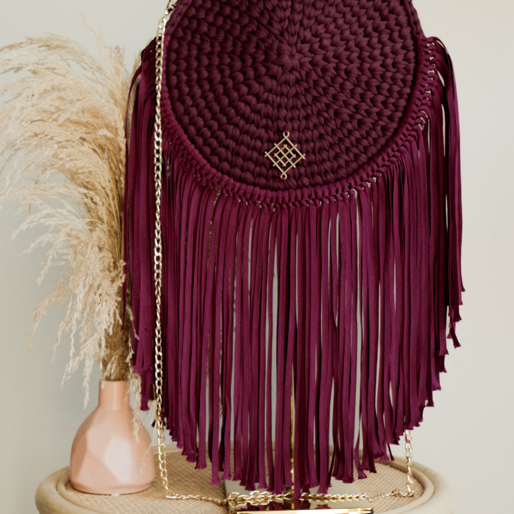 
                      
                        Burgundy Rounded crossbody bag with fringes and chain strap. Made with crochet and macrame techniques. Boho Style. Color: Burgundy. Includes lining and zipper. Handmade in Bolivia. Hand Wash and professional cleaning only. 100% Rayon
                      
                    