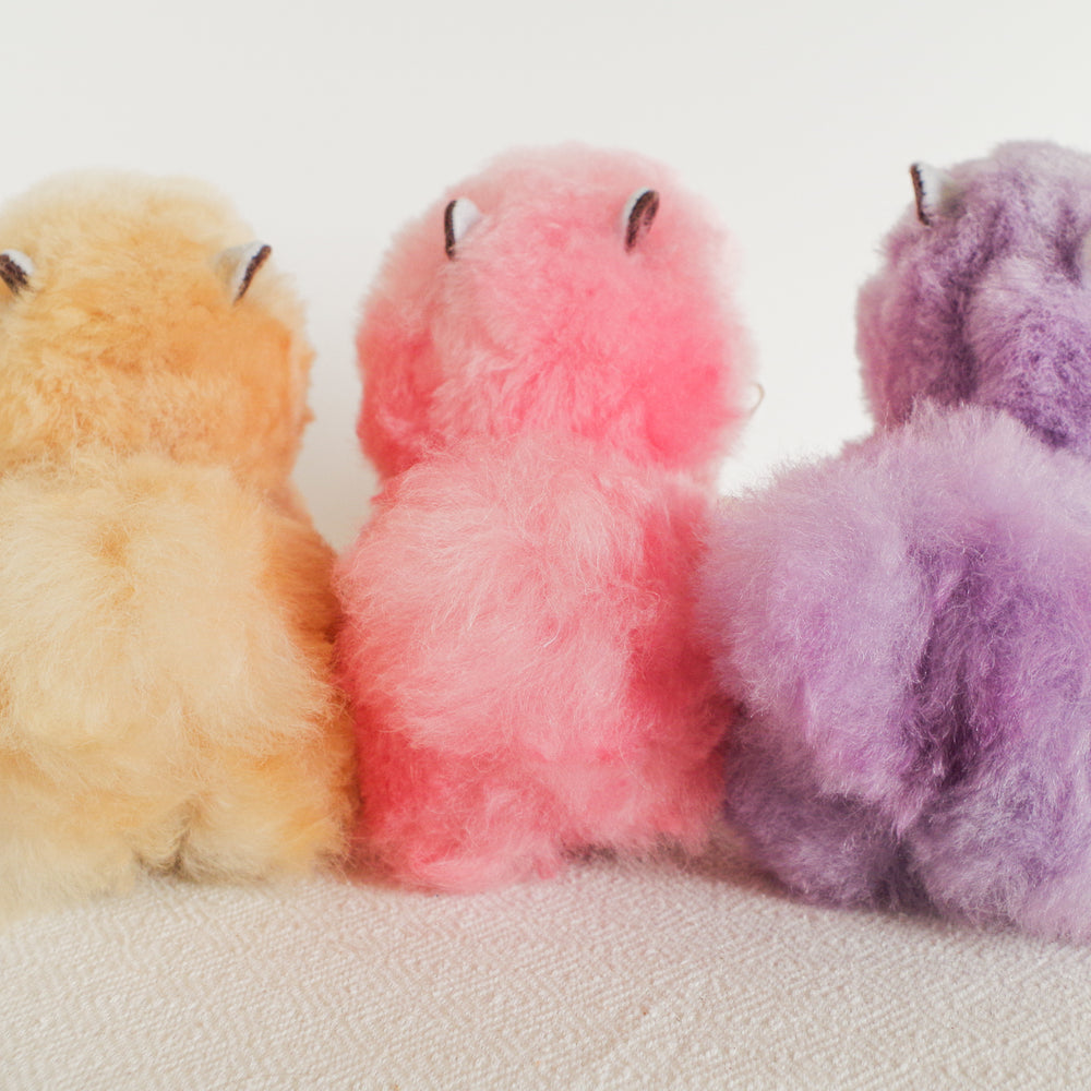 
                      
                        Home decor or gift soft llama plushies. 100% alpaca wool plushies. Made by Bolivian and Peruvian artisans. Colors available: Pink, Beige, White, Gray. Sizes: 8 x 8 in"
                      
                    