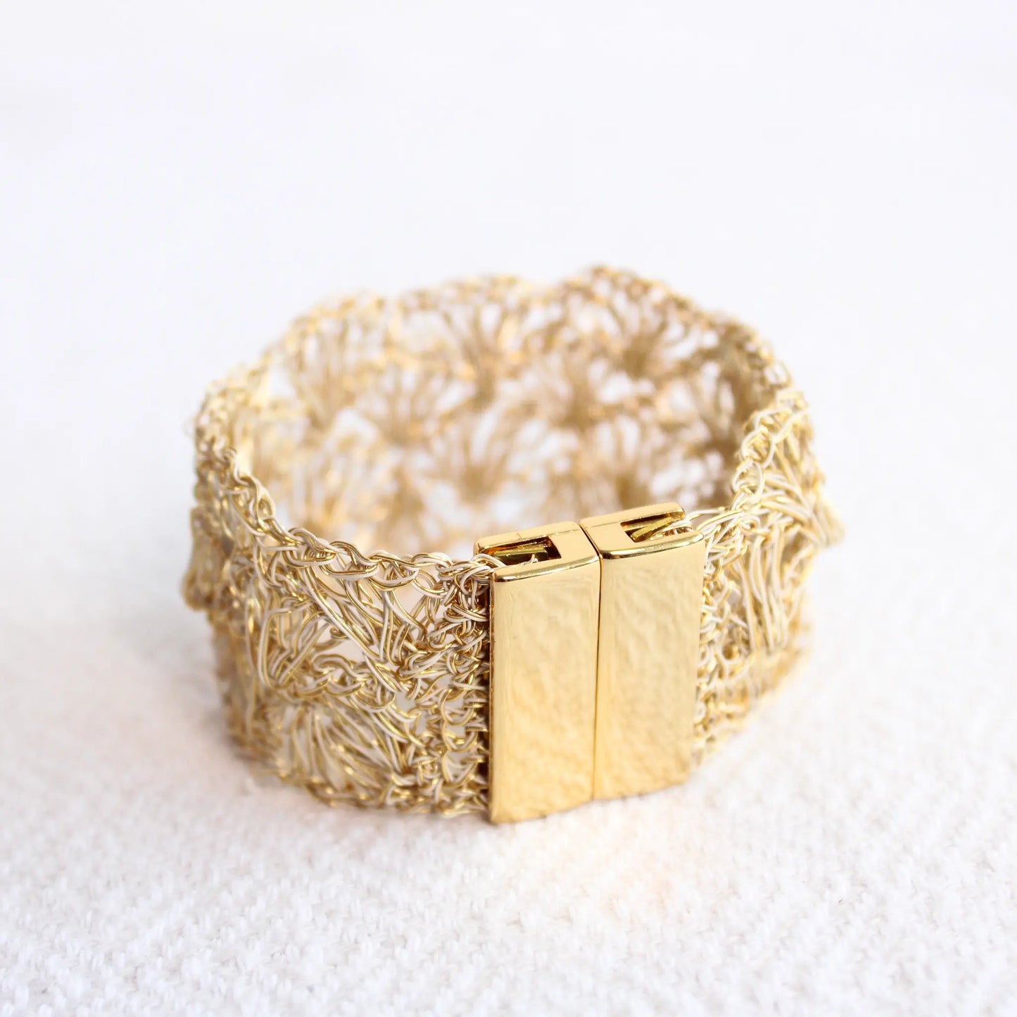 Handmade shell crochet bracelet. Thick cuff bracelet in vintage gold. Elecant handmade shell inspired bracelet for women. Fancy artisan bracelet with magnetic closure. 