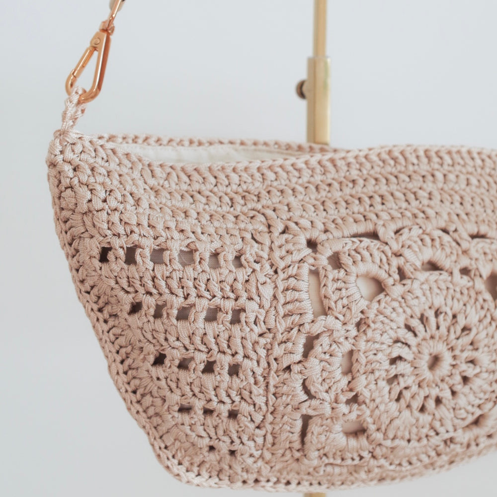 
                      
                        Beige crochet crossbody bag. This sling bag is handmade with granny square design. Crochet handmade fanny pack 
                      
                    