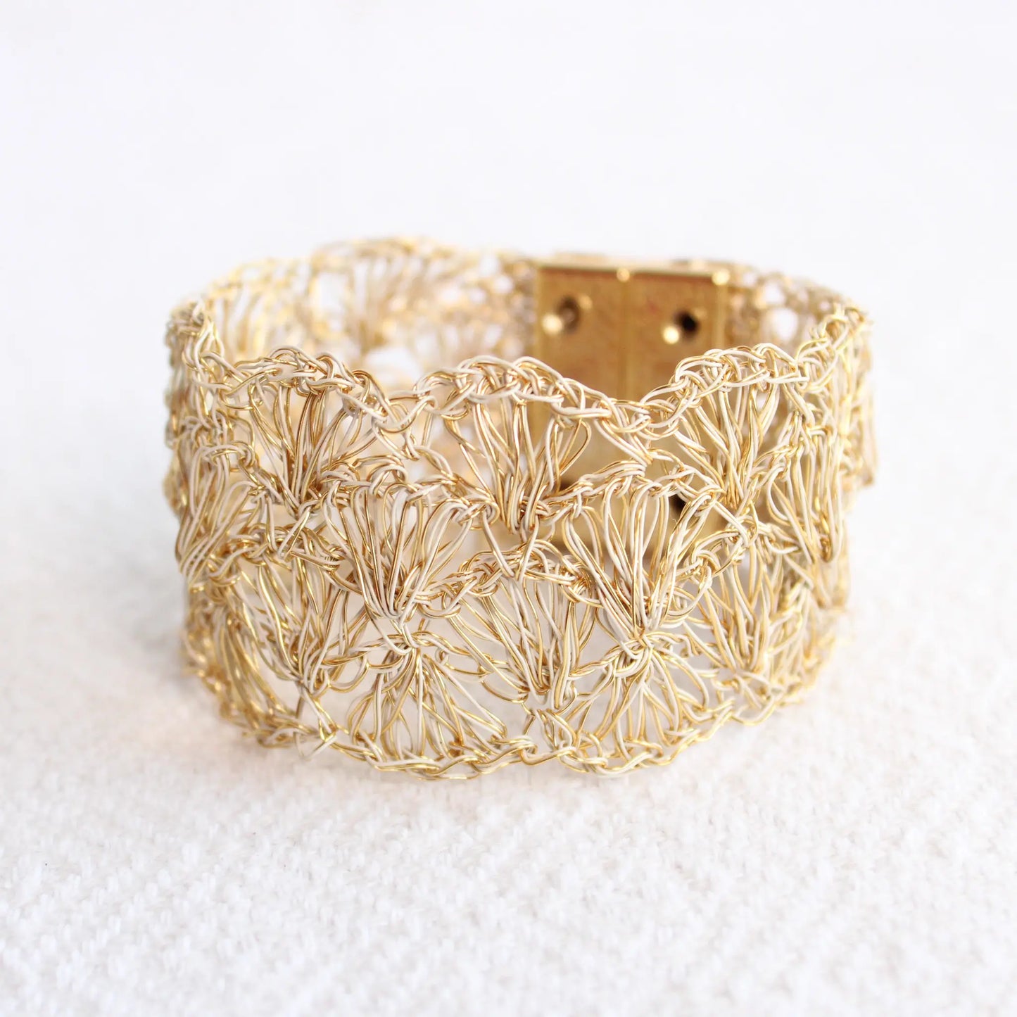 Handmade shell crochet bracelet. Thick cuff bracelet in vintage gold. Elecant handmade shell inspired bracelet for women. Fancy artisan bracelet with magnetic closure. 