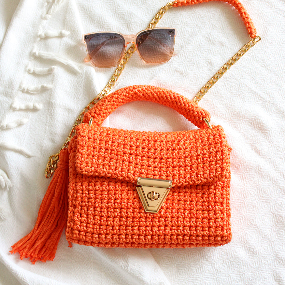 
                      
                        Handmade bright orange bag. Bag for summer and spring. Crochet handbag with gold detailing and gold chain for crossbody look. Vivid color handbag
                      
                    