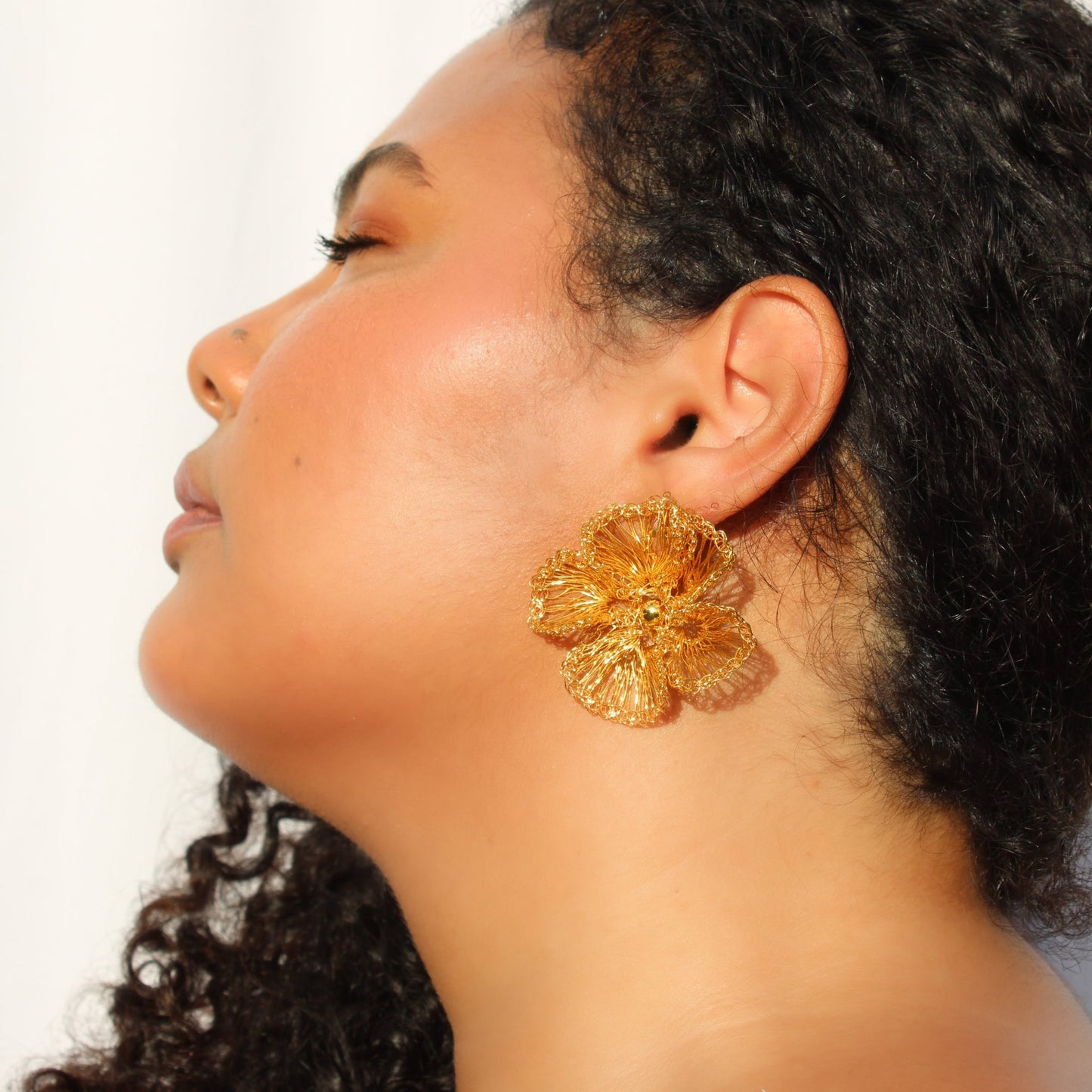 Flora Gold Wire Earrings - Munai