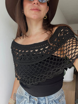 Solene Crochet Poncho - Munai