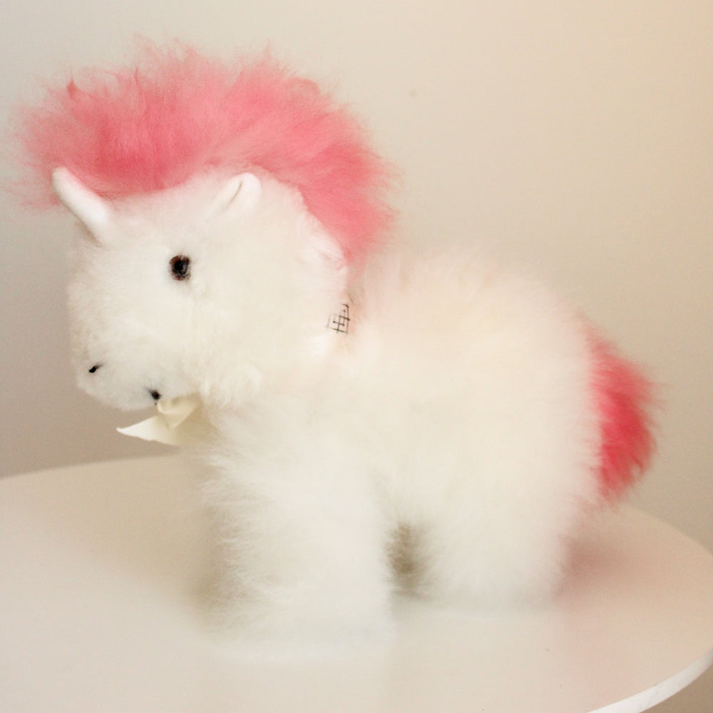 
                      
                        Alpaca wool unicorn plushie gift or home decoration. 100% baby  
alpaca wool. Handmade by Bolivian and Peruvian artisans. Pink stuffed unicorn
                      
                    