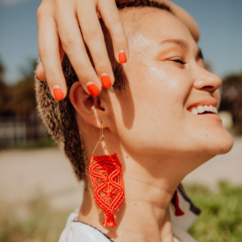 
                      
                        Macrame flower pattern earrings. Gold plated hook earrings won’t cause any allergies nor rust with time. orange macrame long earrings
                      
                    